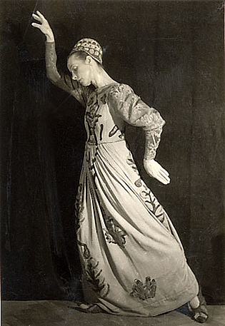 Hanna Berger tanzt das „Solo Dogaressa“ (op. 24, 1939), ab 1942 als Teil der „Italienischen Reise“ aufgeführt mit dem Titel „Venedig: Dogaressa“ (Musik: Scarlatti) 